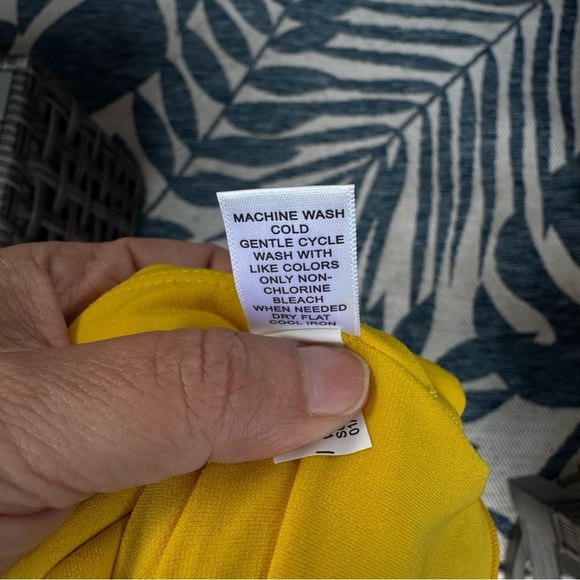 Banana Republic Yellow Fitted Sleeveless Tank Top - Picture 7 of 8